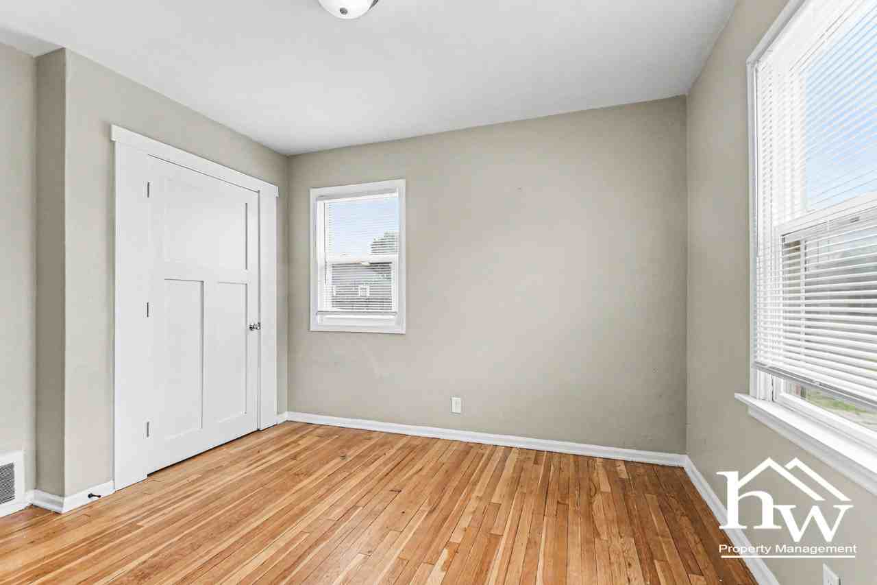 164 S Gladstone Ave - Photo 6 of 16
