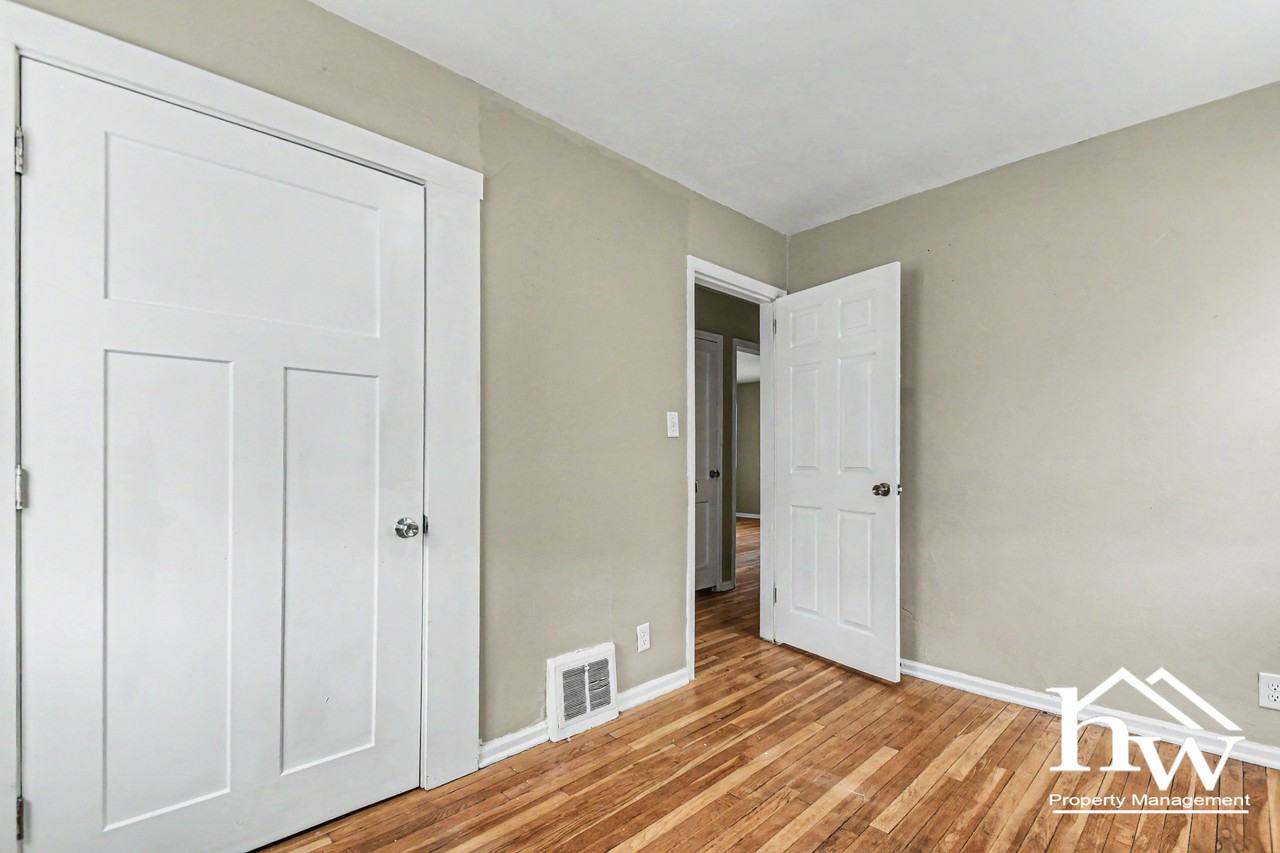 164 S Gladstone Ave - Photo 7 of 16