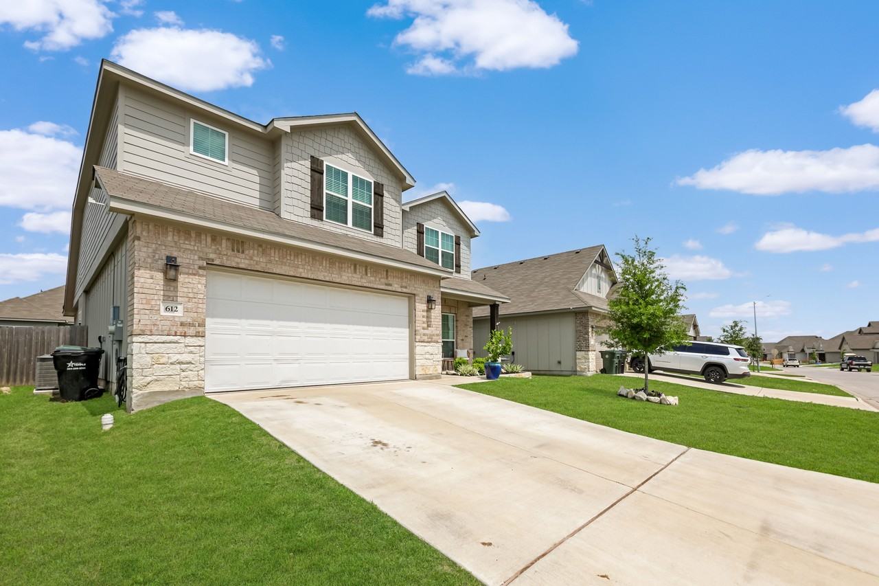 612 Pipe Creek Dr - Photo 2 of 28