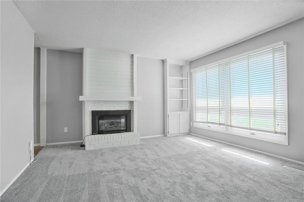 10981 Rosehill Rd - Photo 3 of 19