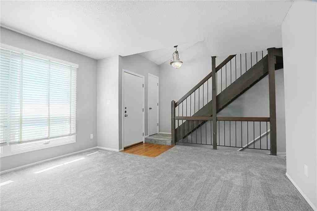 10981 Rosehill Rd - Photo 4 of 19