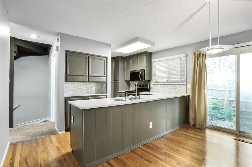10981 Rosehill Rd - Photo 5 of 19