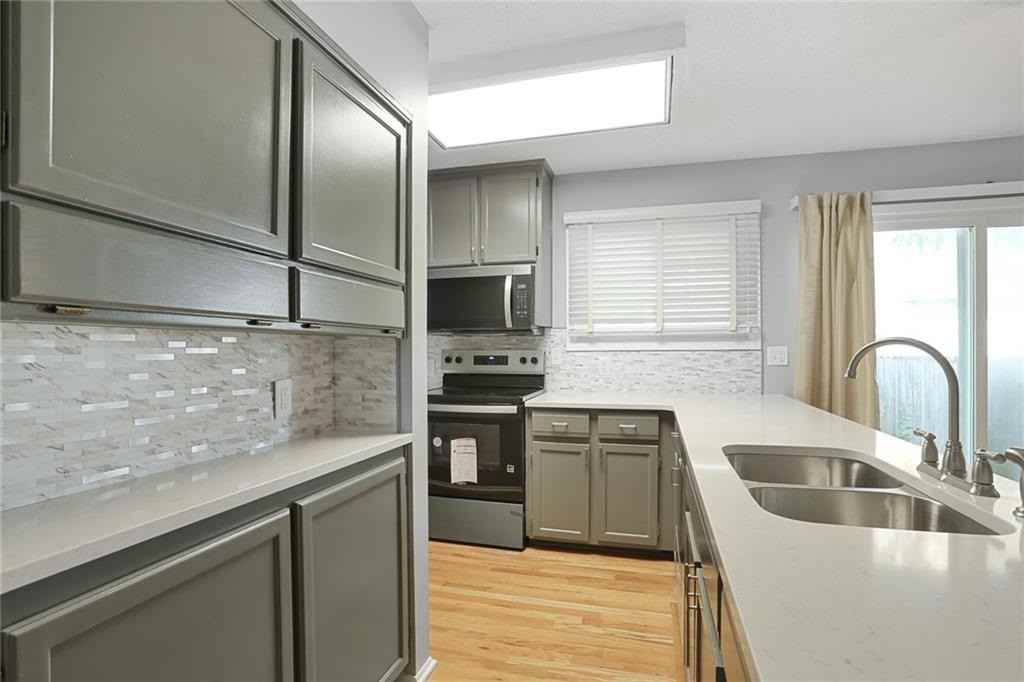 10981 Rosehill Rd - Photo 6 of 19
