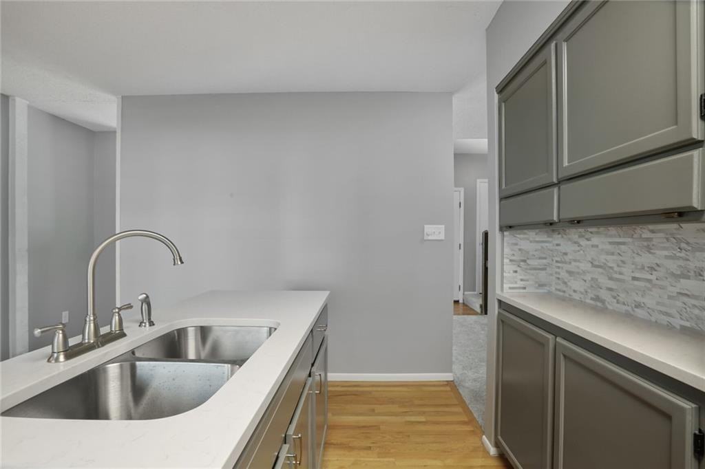 10981 Rosehill Rd - Photo 7 of 19