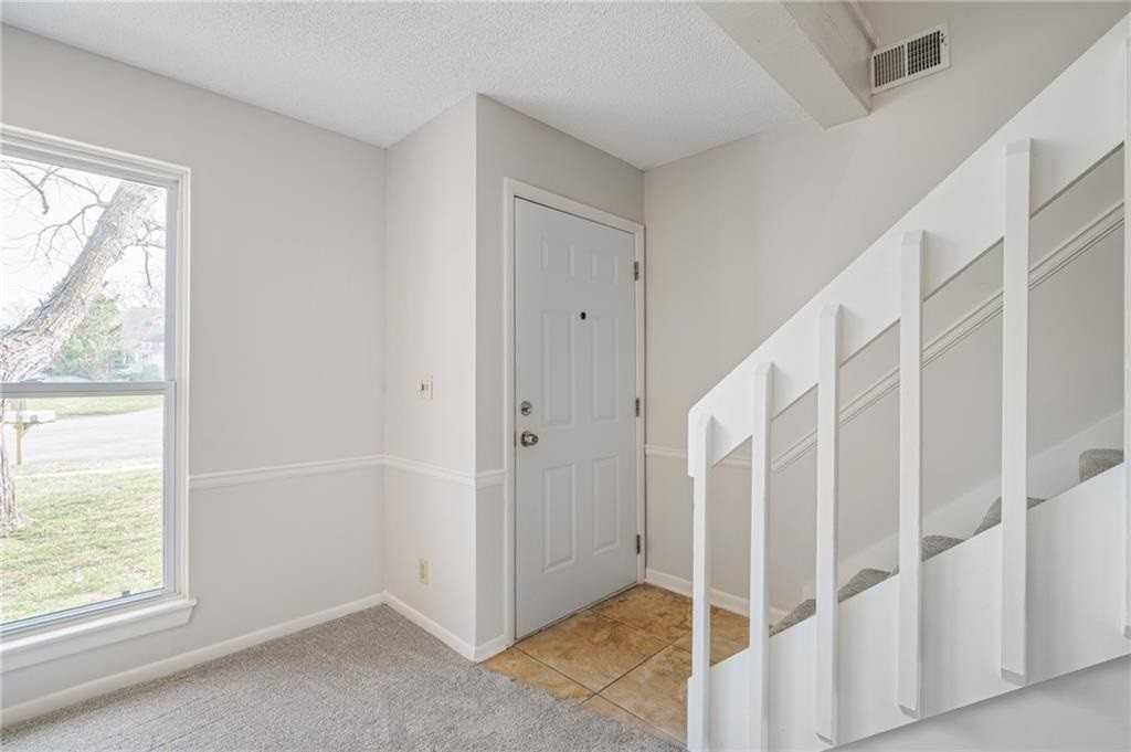 9526 W 78th St - Photo 4 of 26