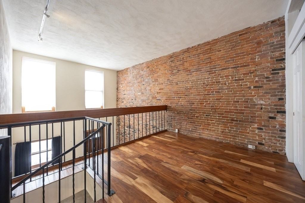 20 Beacon St - Photo 7 of 18