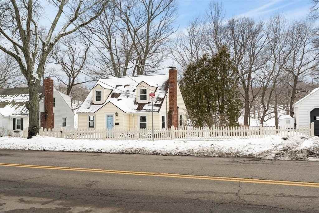 551 Poplar St - Photo 4 of 14