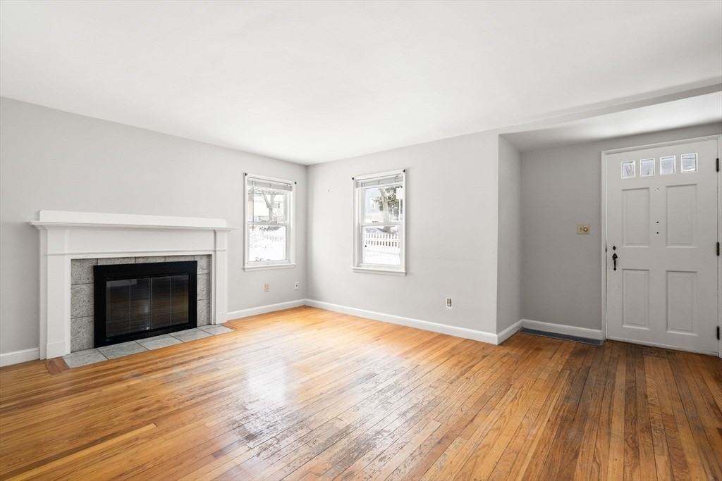 551 Poplar St - Photo 6 of 14