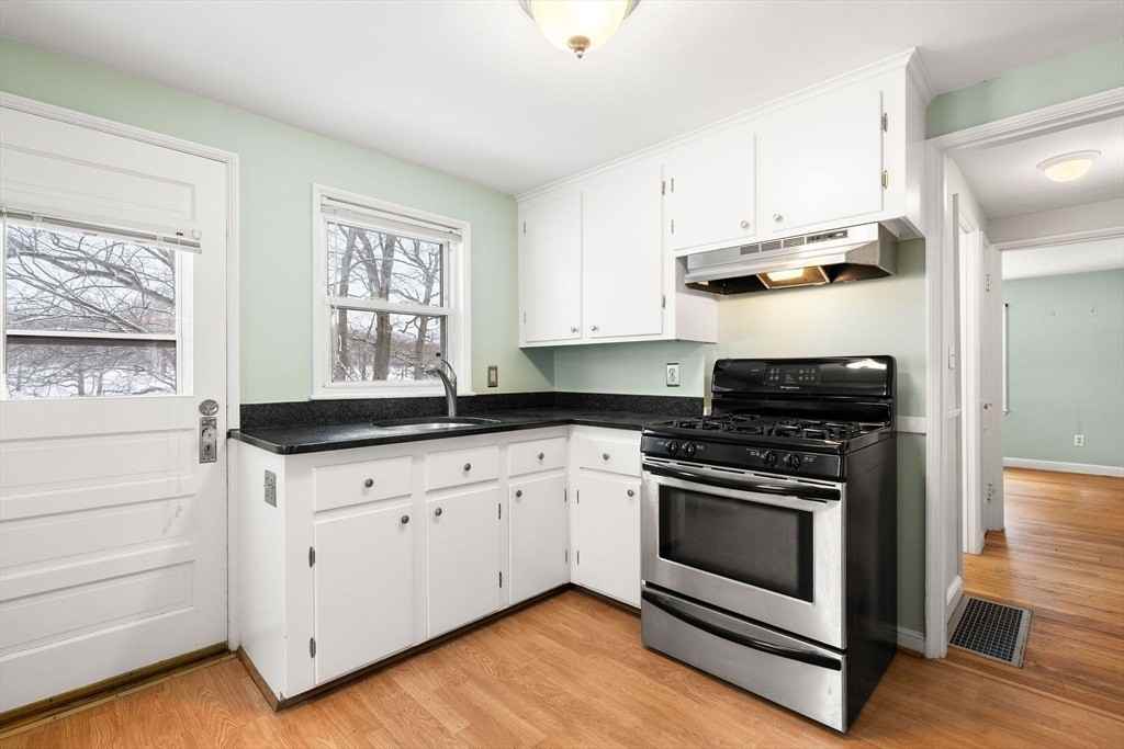 551 Poplar St - Photo 7 of 14