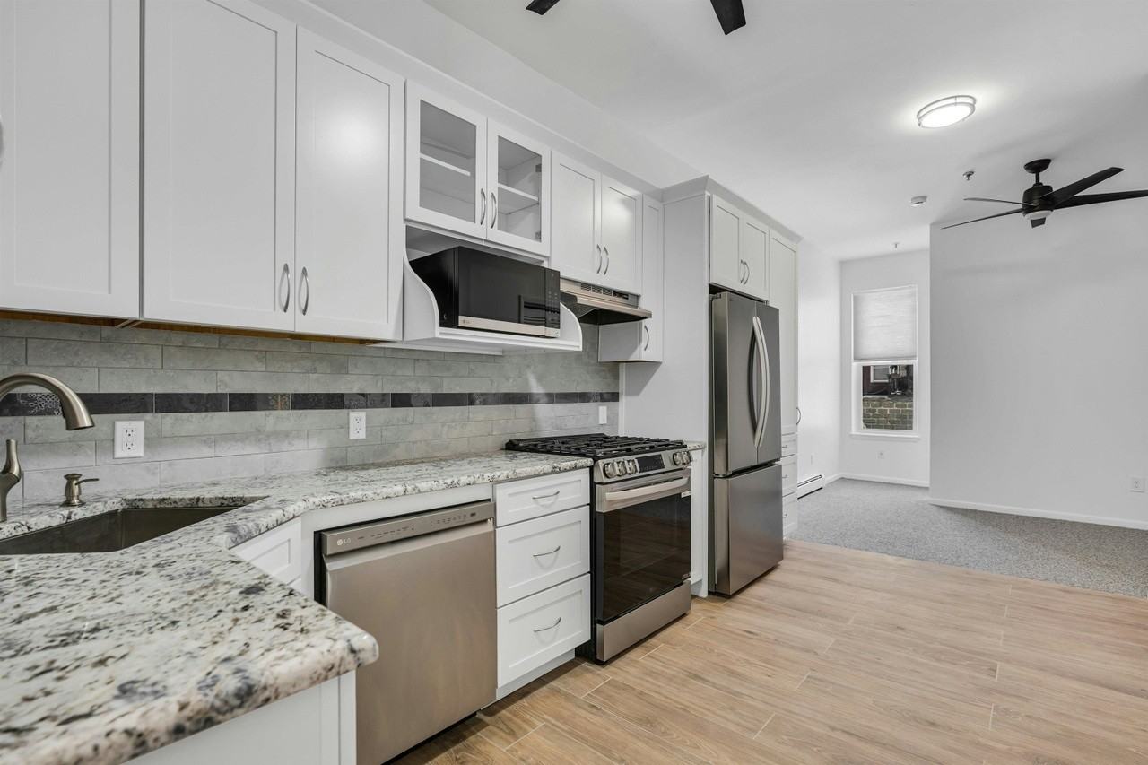 815 Park Ave - Photo 2 of 18