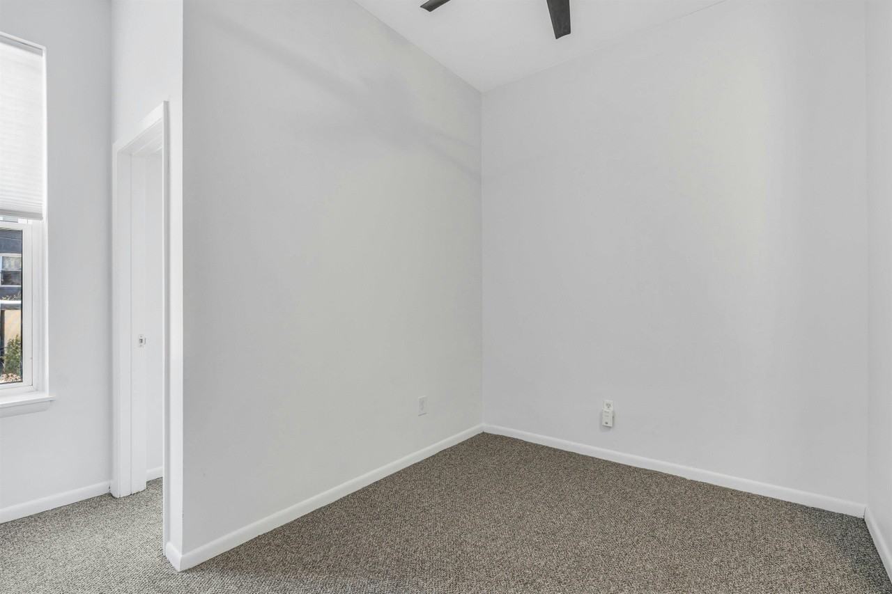 815 Park Ave - Photo 4 of 18