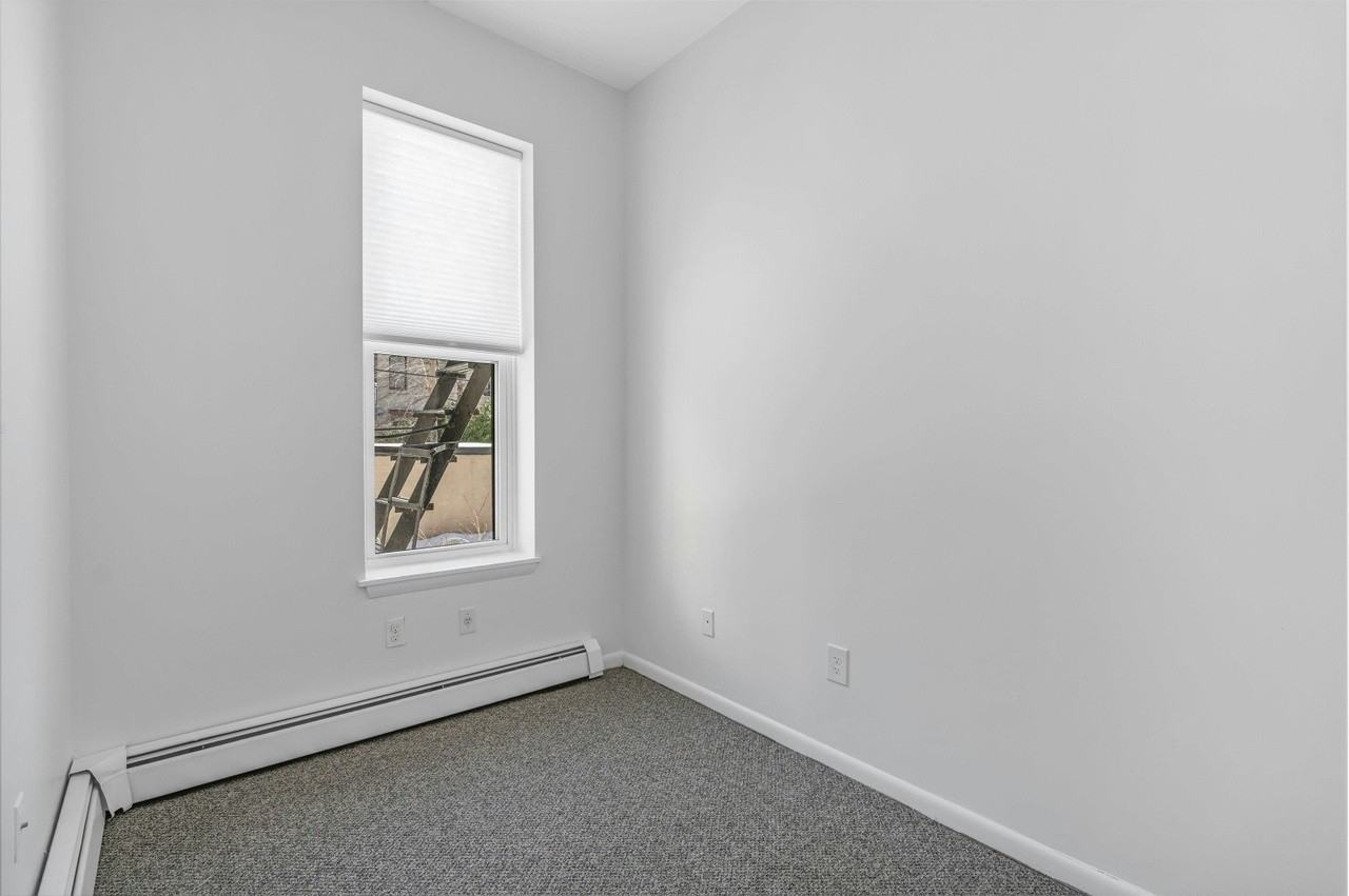 815 Park Ave - Photo 5 of 18