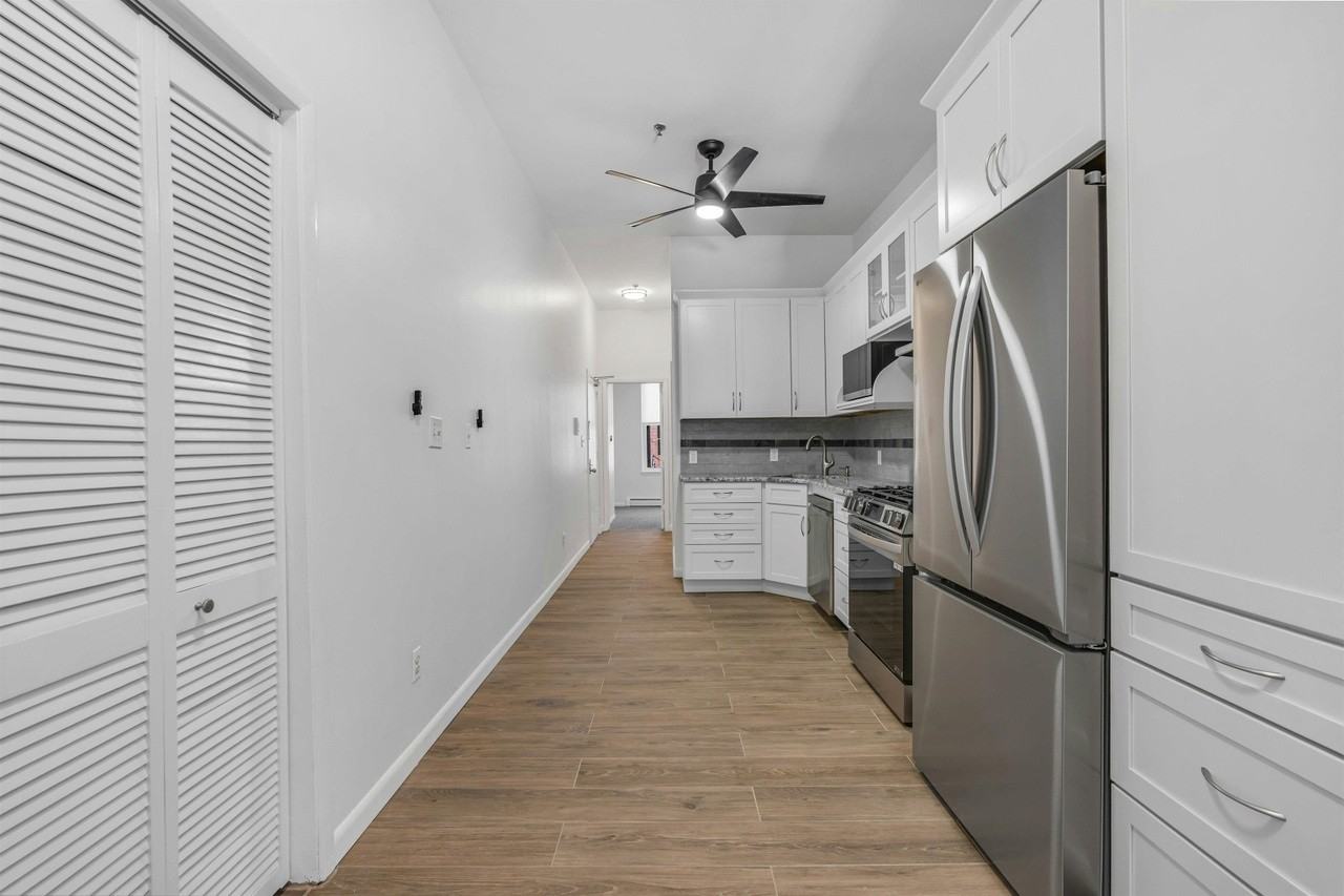 815 Park Ave - Photo 7 of 18