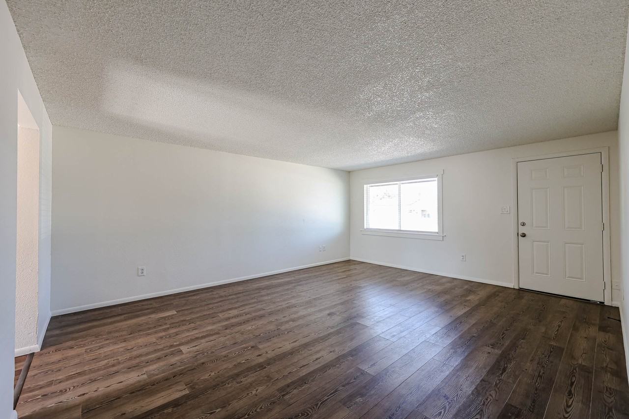 14029 N 38th Pl - Photo 4 of 30