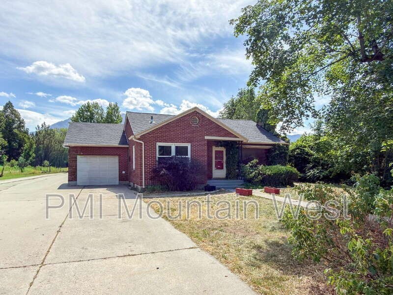 872 N Main St #A - Photo 2 of 14
