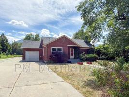 featured image of 872 N Main St #A