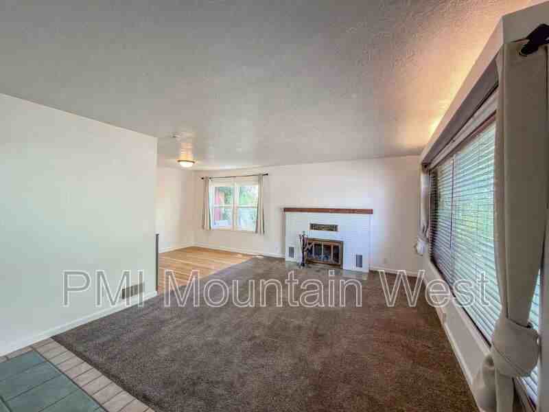 872 N Main St #A - Photo 3 of 14