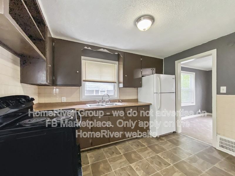 7615 E 49th St - Photo 5 of 20