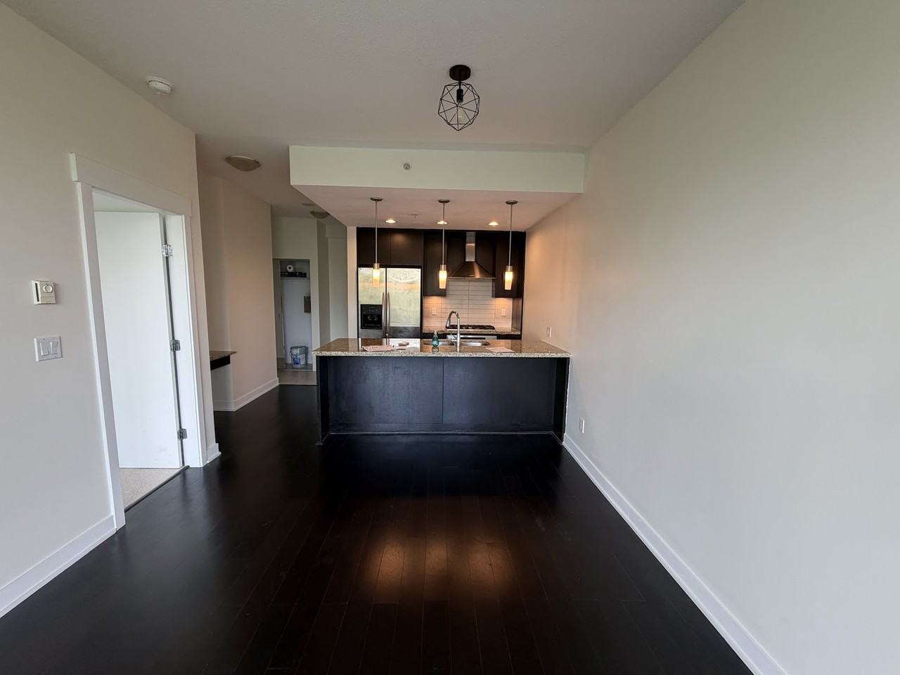 905 18th St - Photo 2 of 9