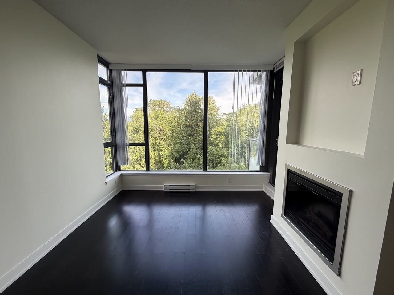 905 18th St - Photo 3 of 9