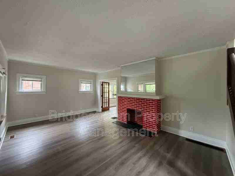 101 E Bruce Ave - Photo 4 of 17