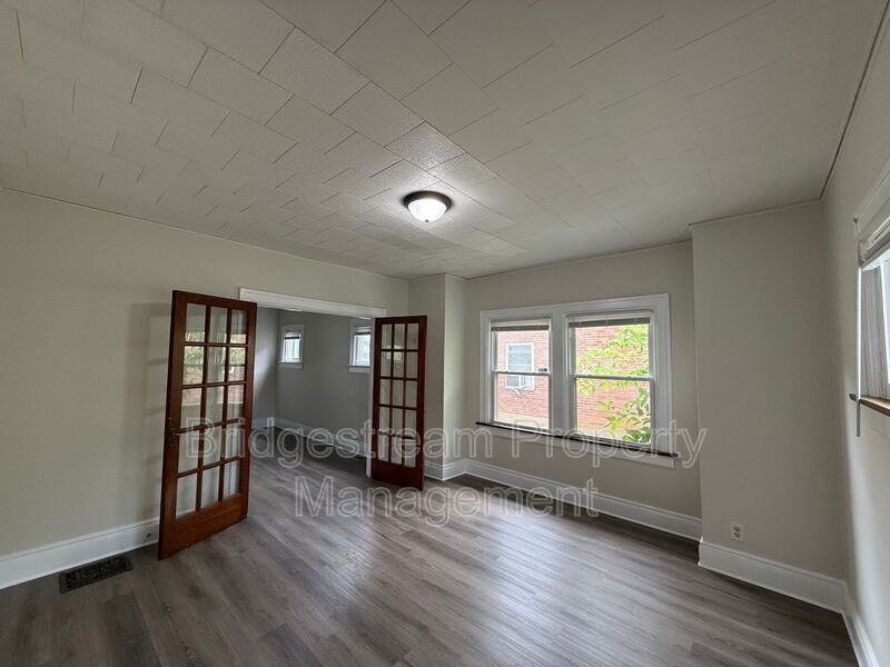 101 E Bruce Ave - Photo 6 of 17
