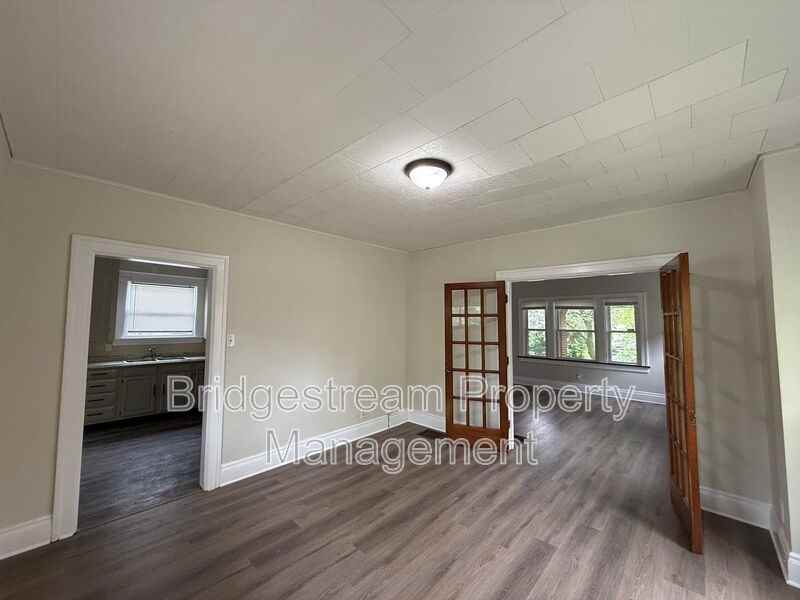 101 E Bruce Ave - Photo 7 of 17