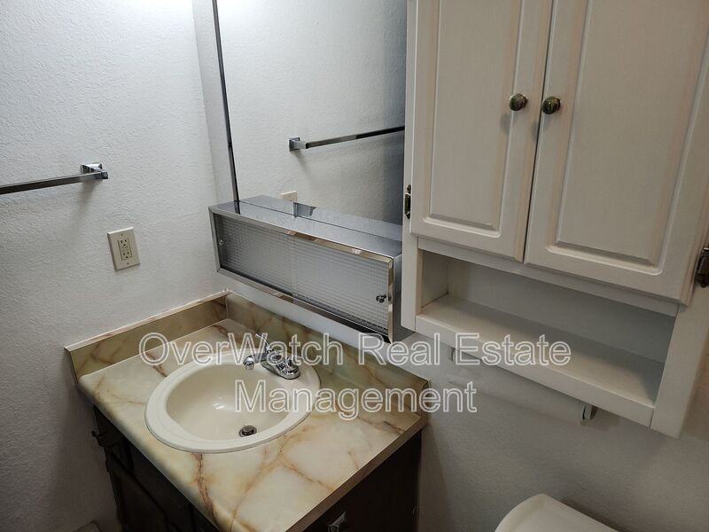 1545 Northview Dr #F4 - Photo 5 of 17