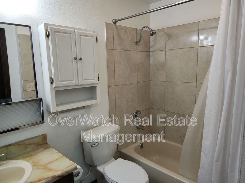 1545 Northview Dr #F4 - Photo 6 of 17