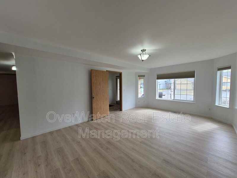 7021 Howard Ave - Photo 3 of 23