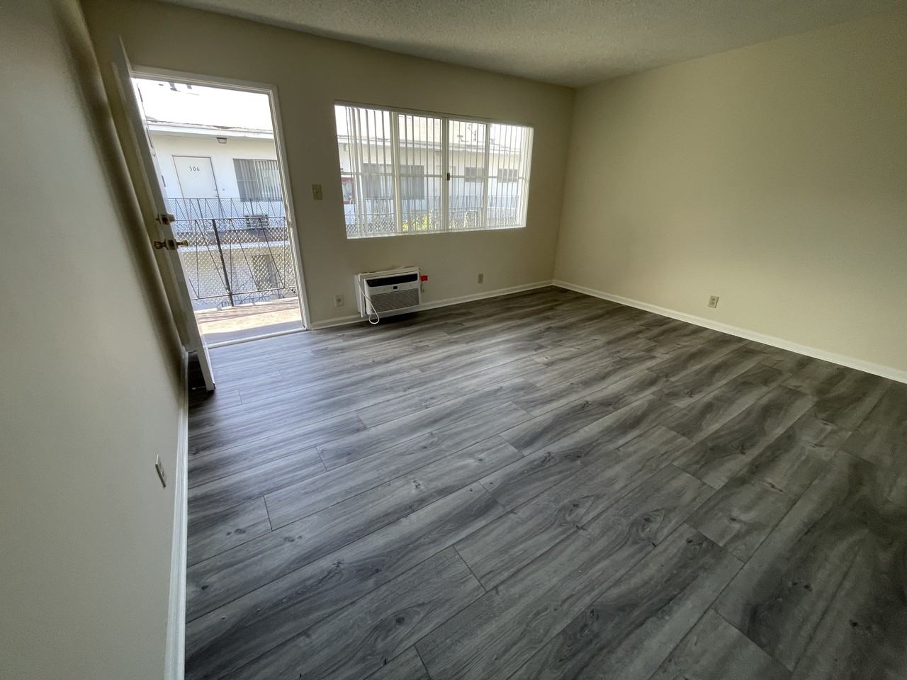 365 W Doran St #305 - Photo 6 of 7
