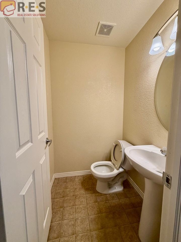 9404 Ashbury Cir #103 - Photo 5 of 17
