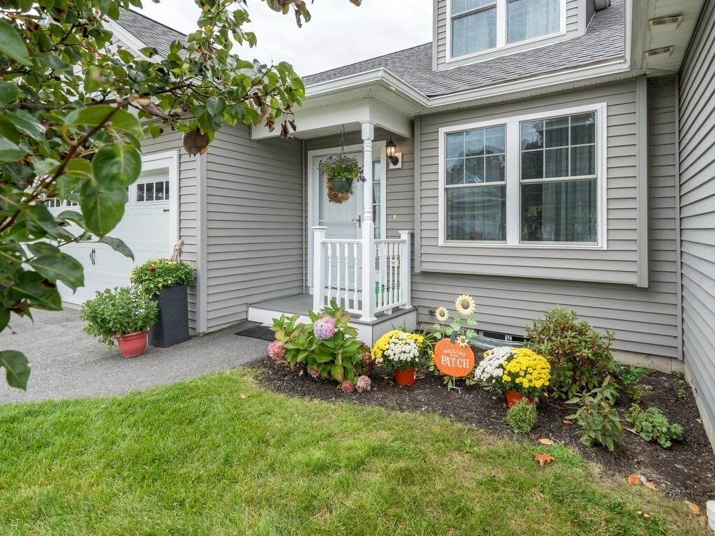 19 Stratford Village Dr - Photo 2 of 25