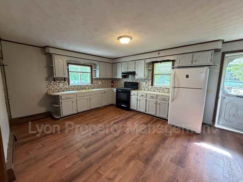 401 Broad St #403-1stFL - Photo 6 of 13