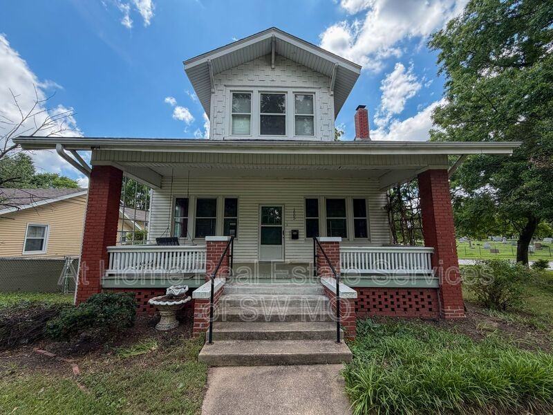 1005 S Roanoke Ave - Photo 2 of 15