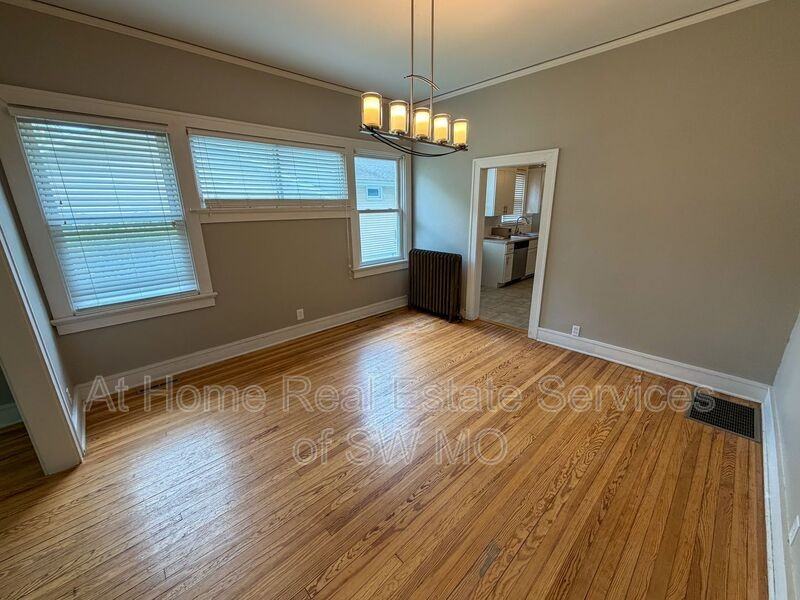 1005 S Roanoke Ave - Photo 4 of 15