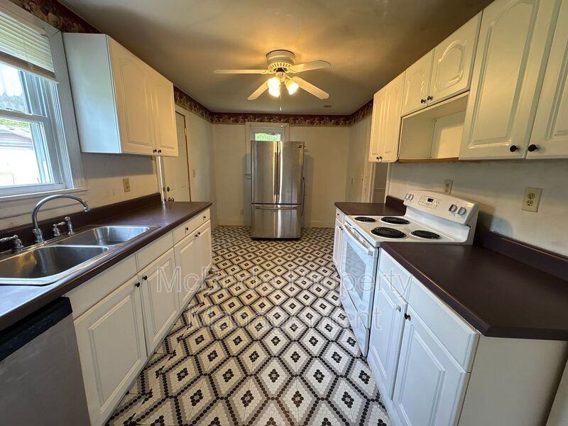1719 Kissingbower Rd - Photo 5 of 13