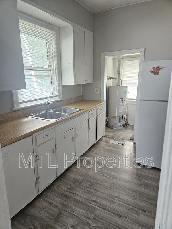 211 N King St - Photo 3 of 8