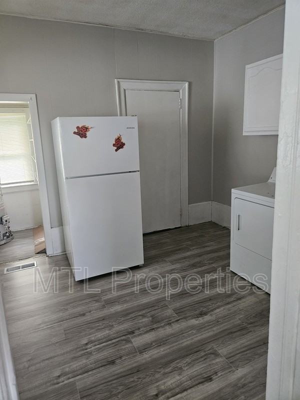 211 N King St - Photo 4 of 8