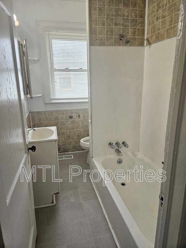 211 N King St - Photo 7 of 8