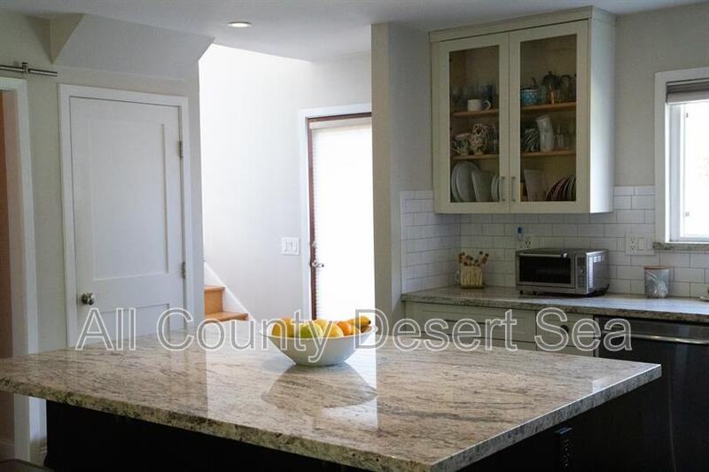 8121 Foxhall Dr - Photo 6 of 21