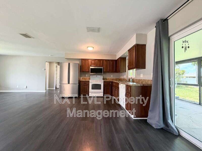 205 Se 18th St - Photo 6 of 19