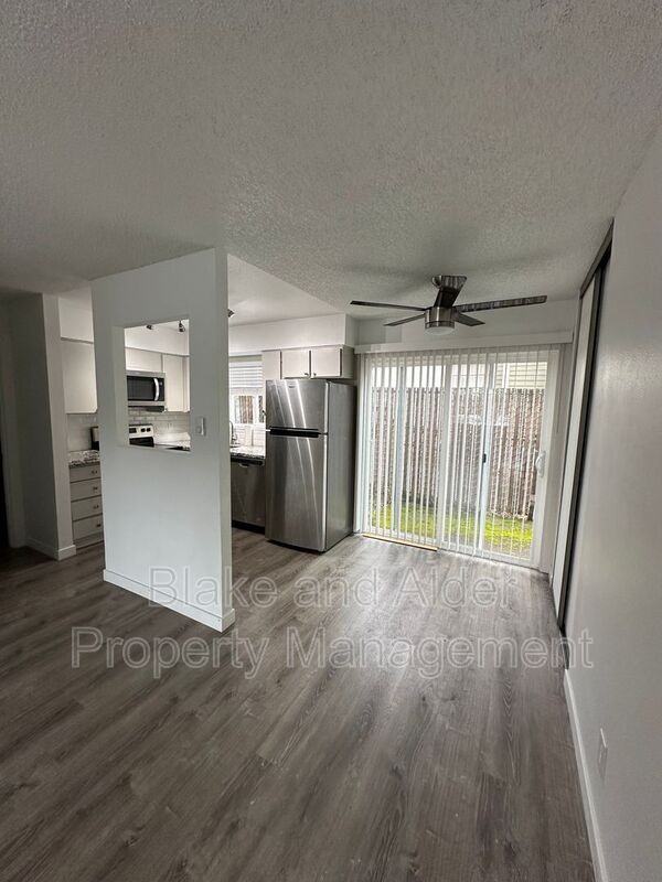 834 Se 42nd Ave - Photo 5 of 11