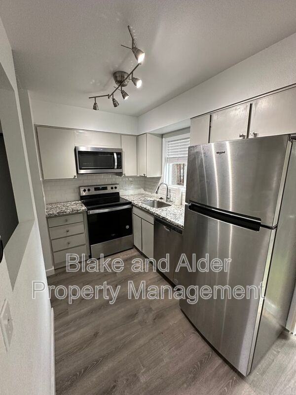 834 Se 42nd Ave - Photo 6 of 11