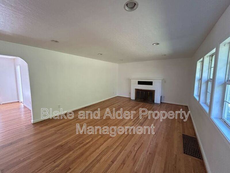 198 Ne 157th Ave - Photo 6 of 32