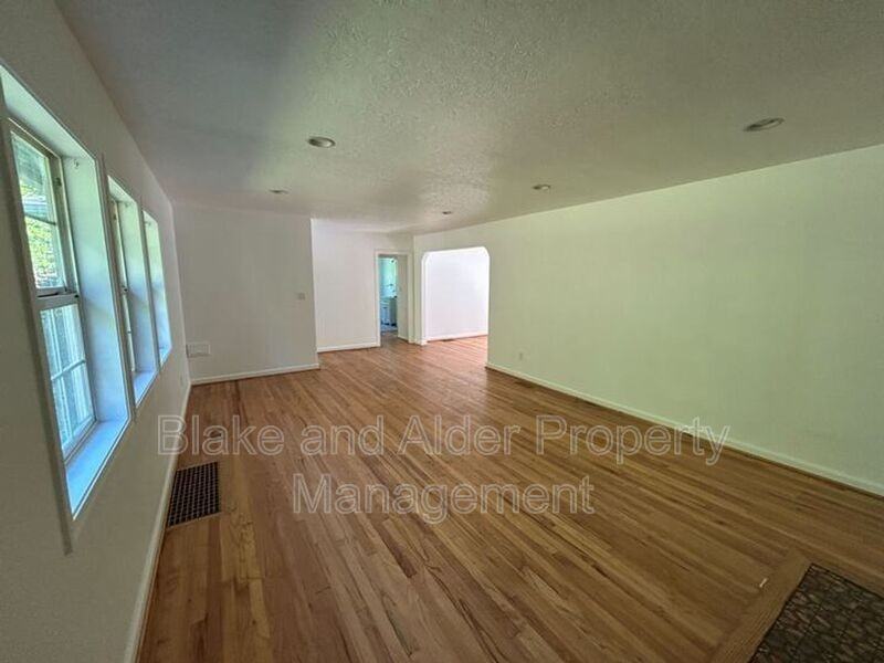 198 Ne 157th Ave - Photo 7 of 32