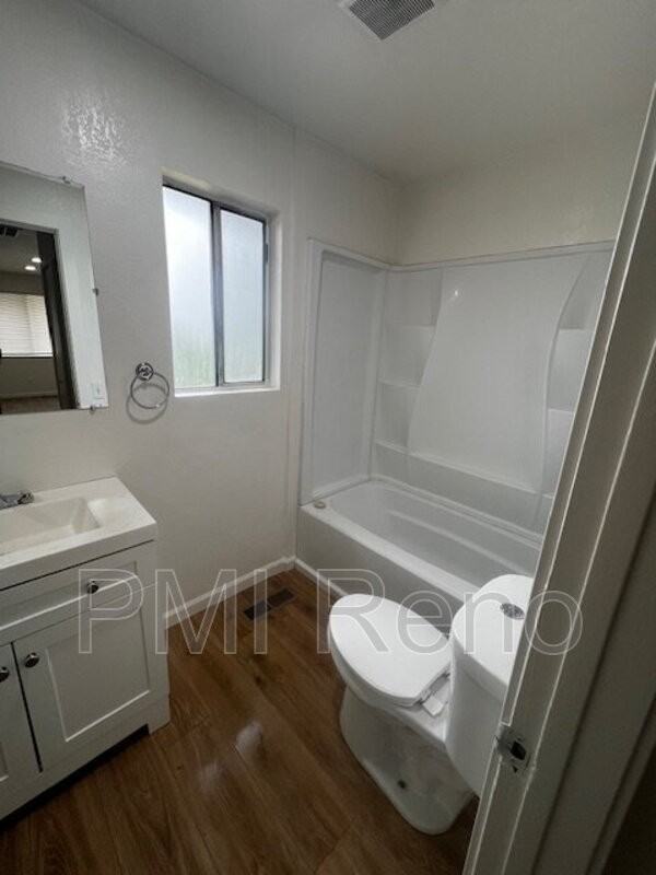 1062 H St - Photo 7 of 10