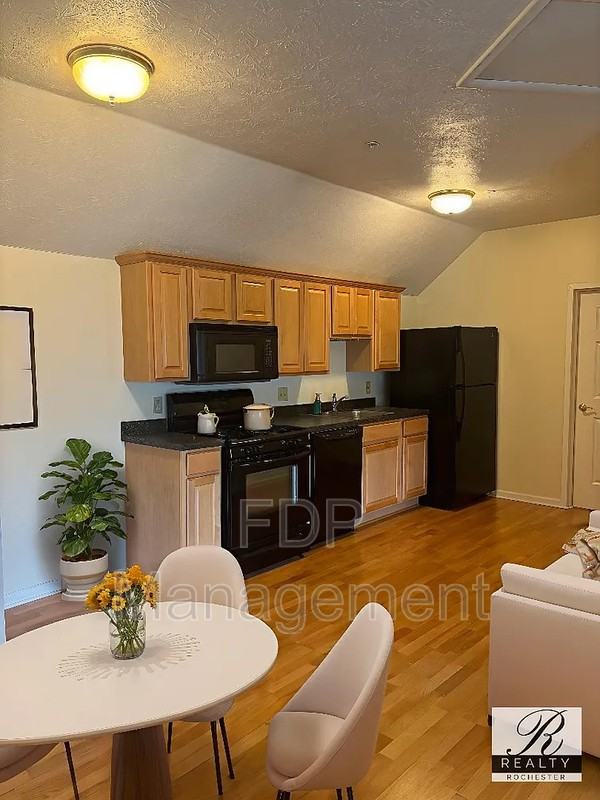 660 East Ave #207 - Photo 2 of 12