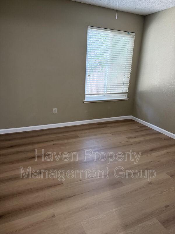 32 W 7th St - Photo 5 of 7