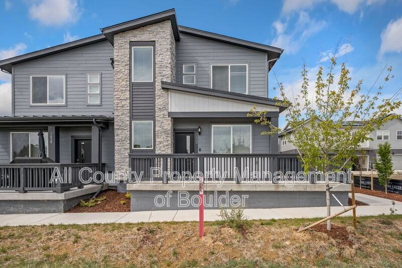 1432 Sanitas Ln
